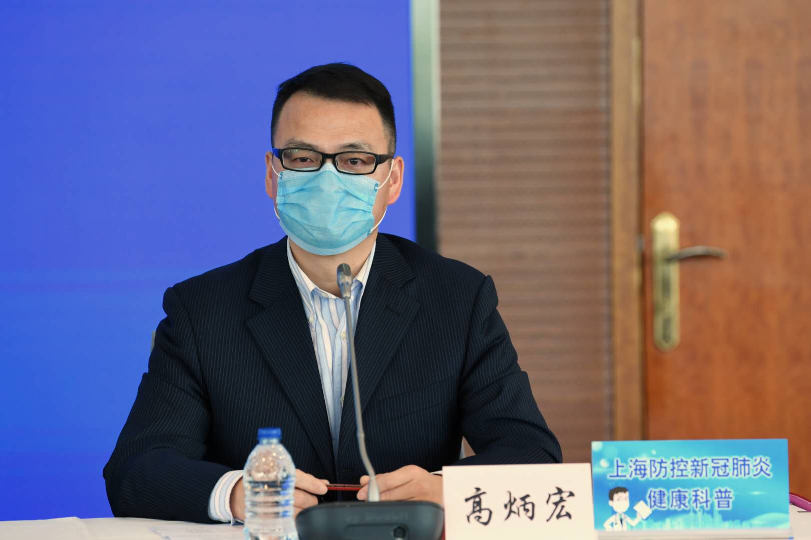 摆臂运动的好处_摆臂力量训练_健身房摆臂运动