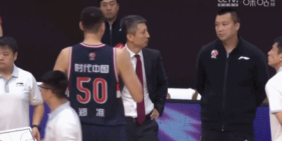 篮球赛比赛规则裁判手势_篮球裁判手势报数字_篮球赛中裁判手势