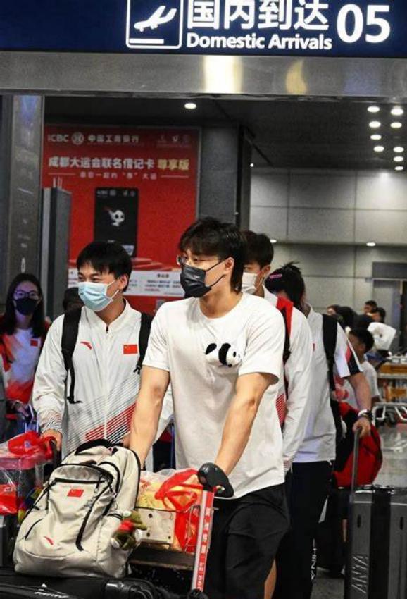 游泳冠军王帅_王冰冰游泳世界冠军_游泳王冰清
