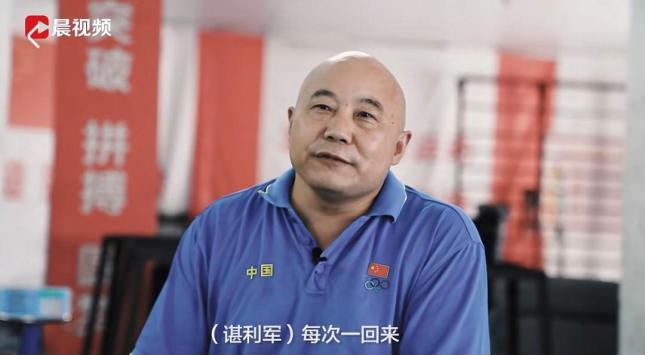 最惨举重冠军_举重冠军悲惨_中国上最惨的举重冠军
